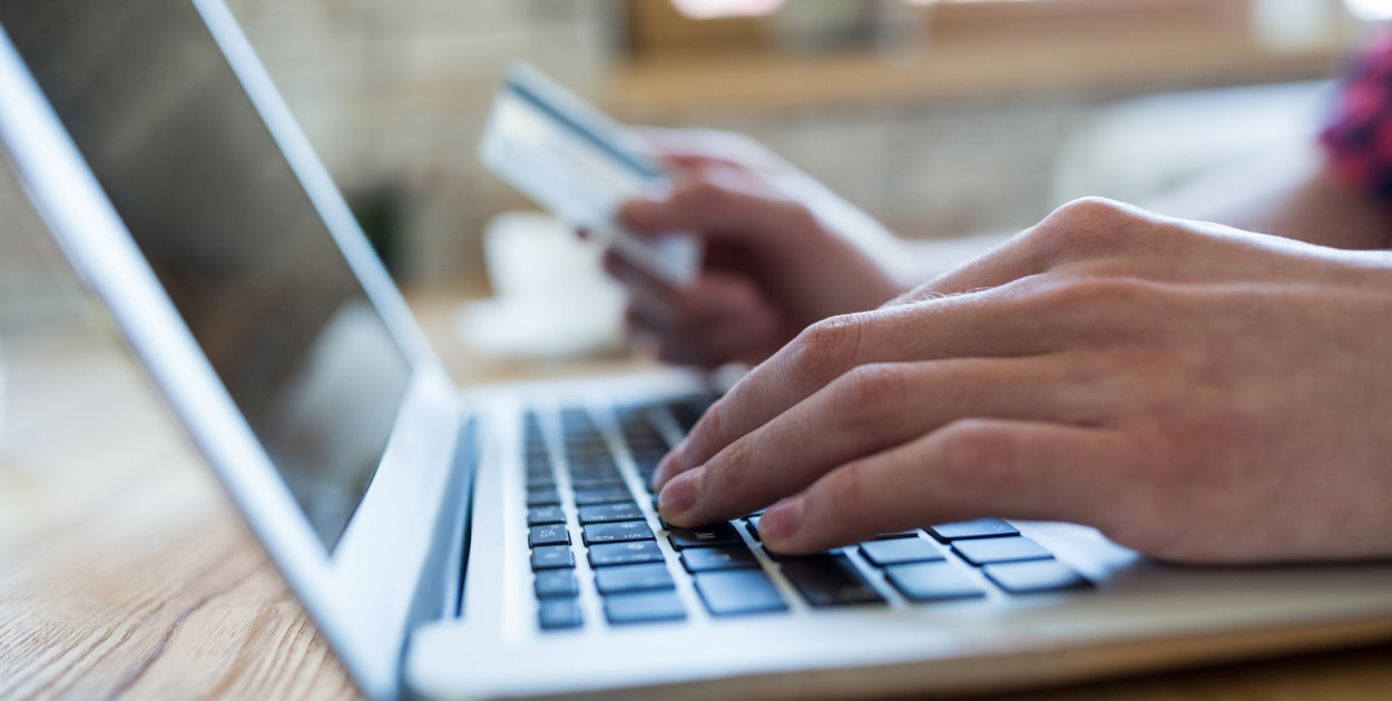 Nowe zasady zakupów w internecie. Klienci dostaną specjalny przycisk